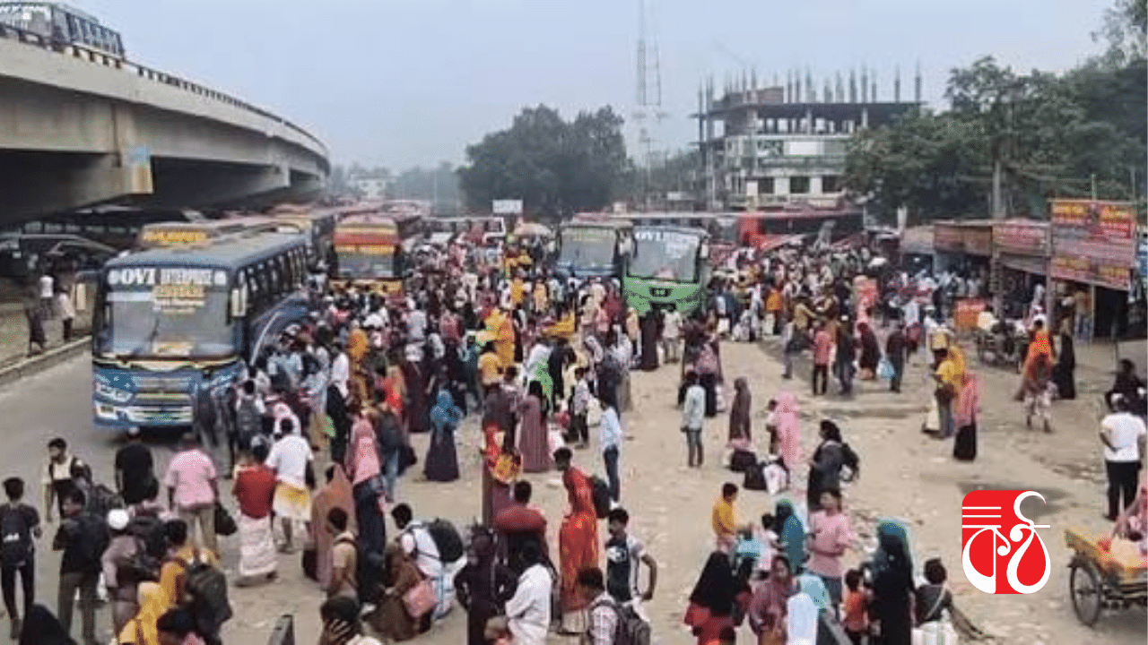 বেশি ভাড়া গুনতে হচ্ছে বলে অভিযোগ যাত্রীদের