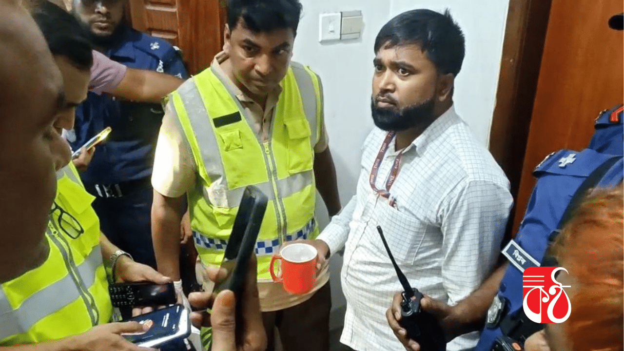 নাটোরে শিশুর আঙুল কেটে নেয়া পুলিশ কনস্টেবল ও তার স্ত্রী গ্রেফতার