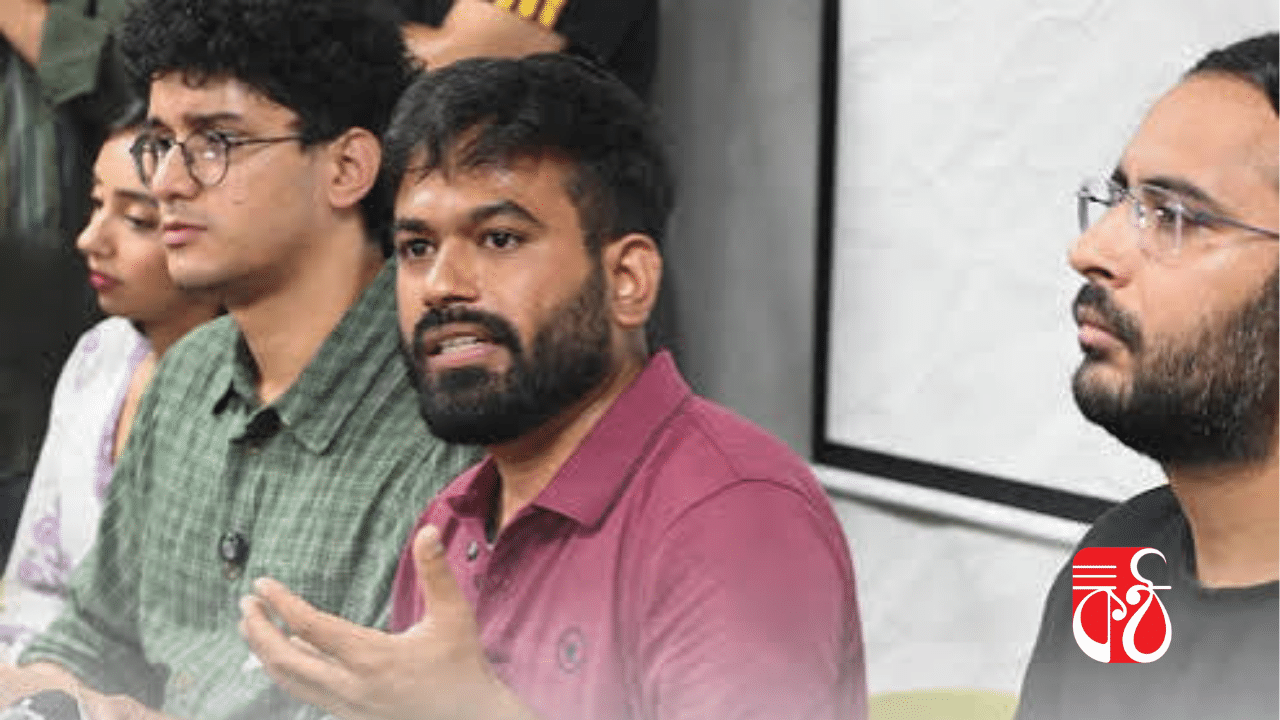 ‘নির্বাচনে কারচুপির’ অভিযোগ তুলে ভারতের বিরোধী দলগুলোর প্রতি নির্বাচন বর্জনের আহ্বান জানিয়েছেন ‘ককরোচ জনতা পার্টি’