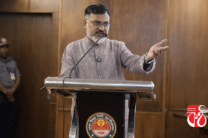 হকারদের সঙ্গে মুখোশ পরে ফ্যাসিস্টদের দোসররা সংঘর্ষে জড়িয়েছে